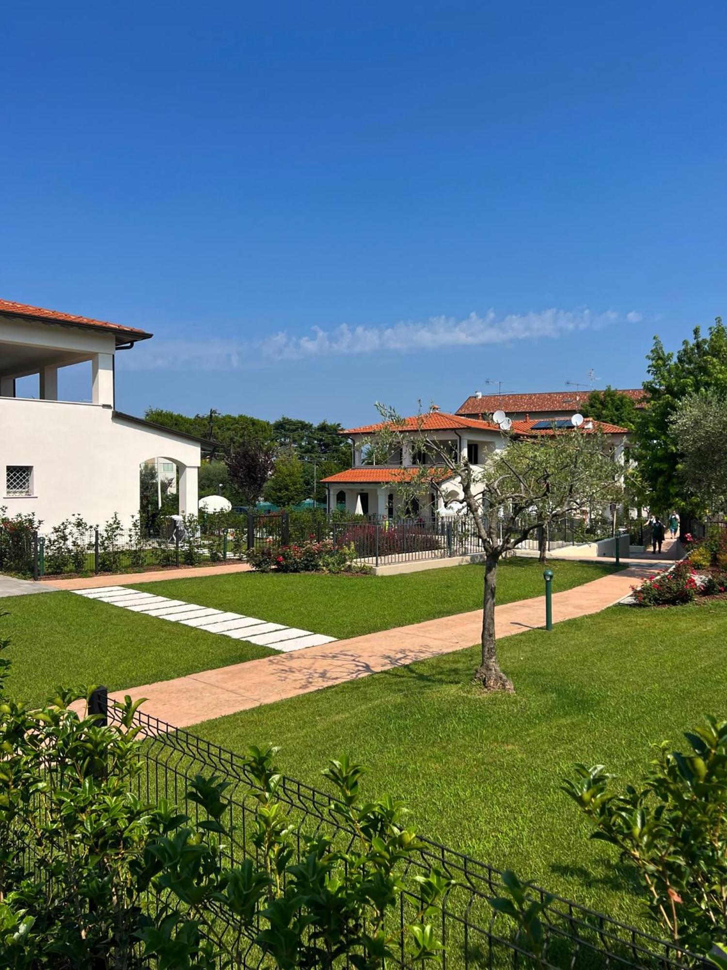 Residence Fiore Rosso Sirmione Exterior photo